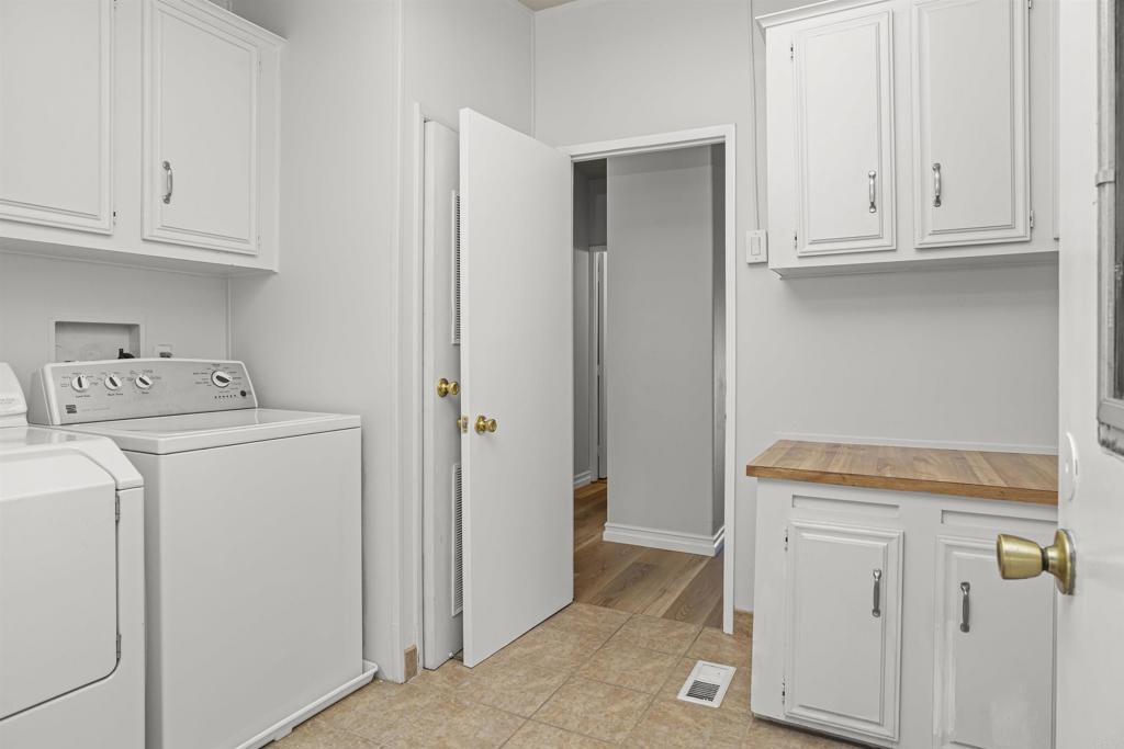 909 Richland Road, Unit 84 San Marcos, CA 92069 - Photo 33 of 35 a utility room with dryer and washer