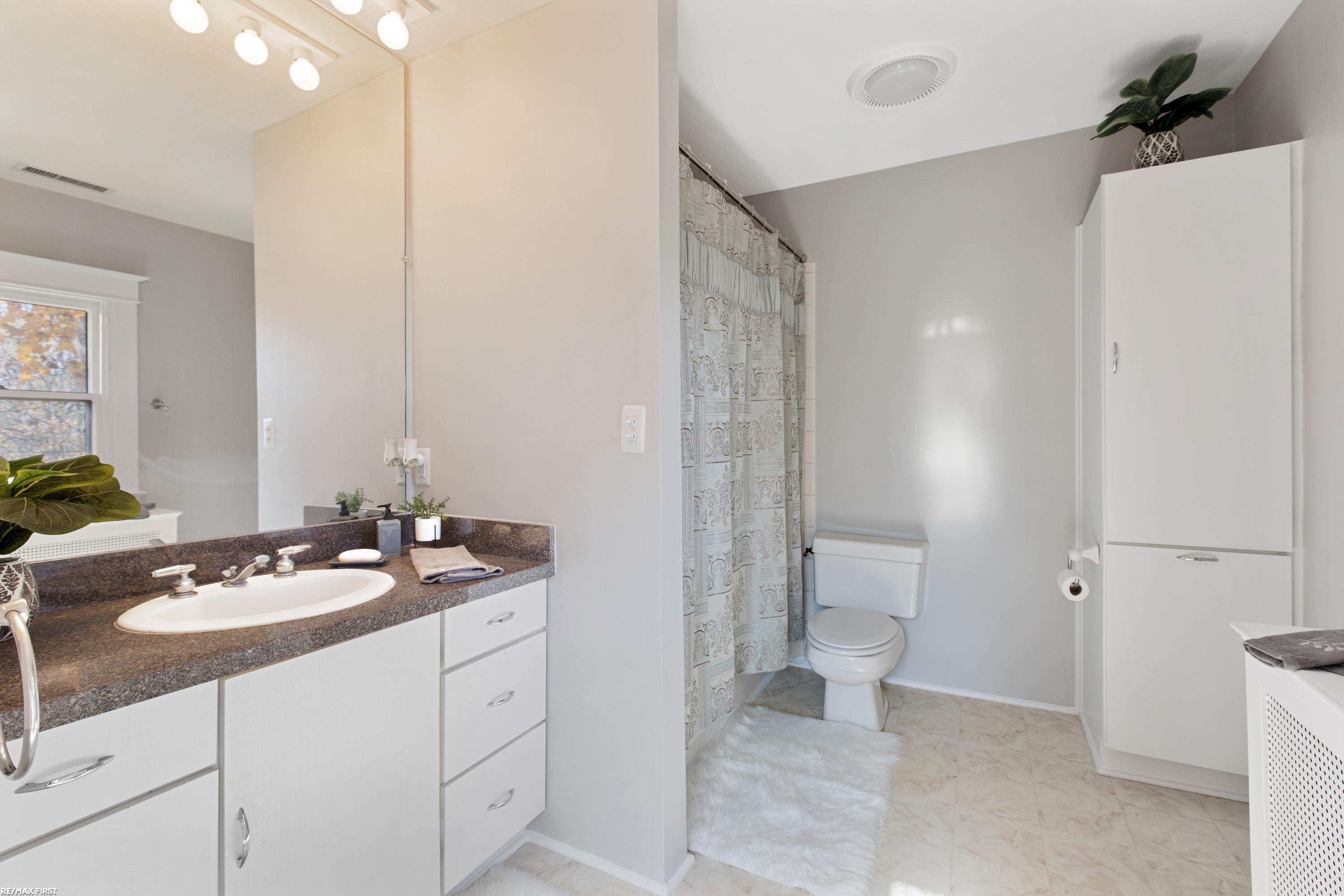 604 West University Drive Rochester, MI 48307 - Photo 19 of 37 50095184-18.JPG