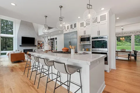 $2,750,000 | 9 Red Forest Way, North Oaks, MN 55127