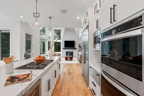 $2,750,000 | 9 Red Forest Way, North Oaks, MN 55127