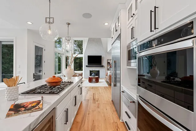 $2,750,000 | 9 Red Forest Way, North Oaks, MN 55127