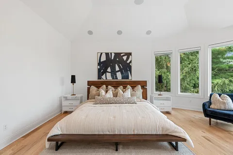 $2,750,000 | 9 Red Forest Way, North Oaks, MN 55127