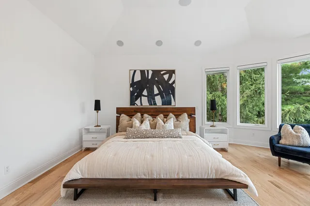 $2,750,000 | 9 Red Forest Way, North Oaks, MN 55127