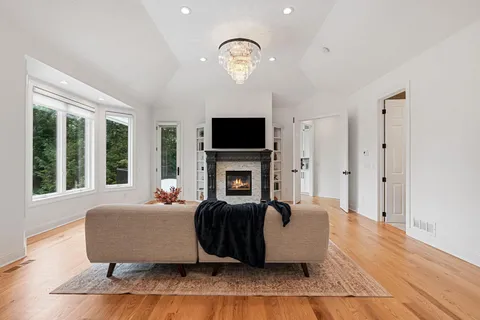 $2,750,000 | 9 Red Forest Way, North Oaks, MN 55127