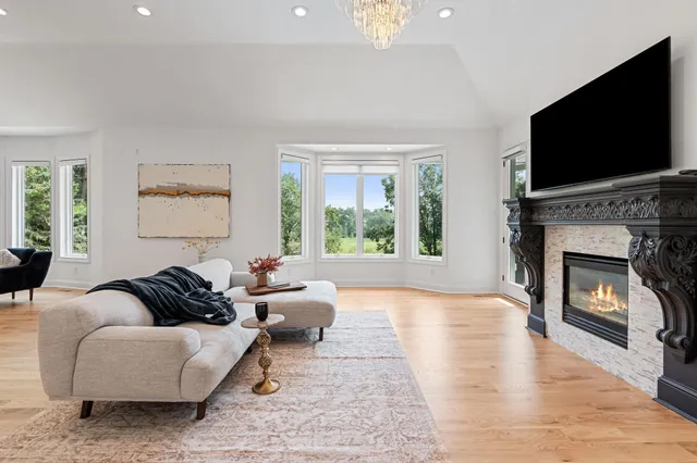 $2,750,000 | 9 Red Forest Way, North Oaks, MN 55127