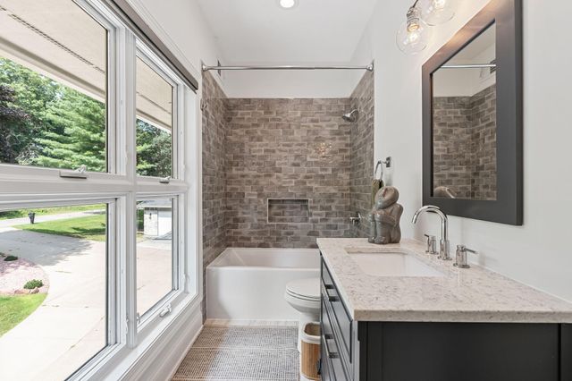 $2,750,000 | 9 Red Forest Way, North Oaks, MN 55127