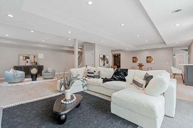 $2,750,000 | 9 Red Forest Way, North Oaks, MN 55127