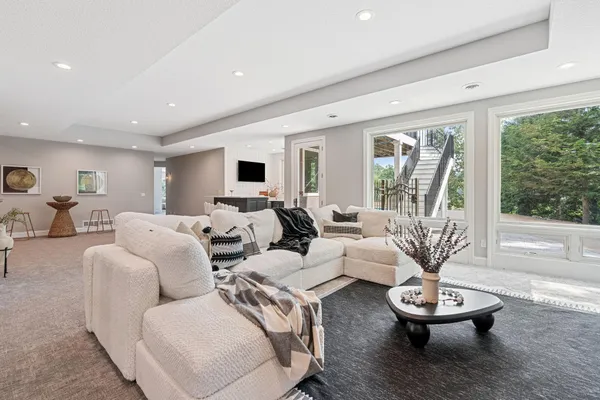 $2,750,000 | 9 Red Forest Way, North Oaks, MN 55127