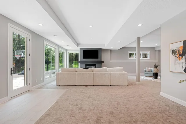 $2,750,000 | 9 Red Forest Way, North Oaks, MN 55127