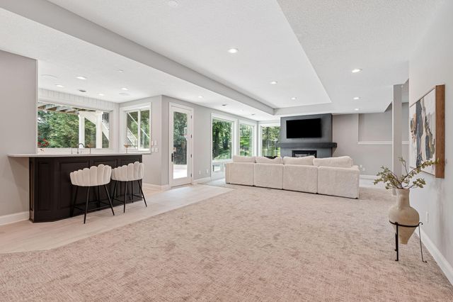 $2,750,000 | 9 Red Forest Way, North Oaks, MN 55127