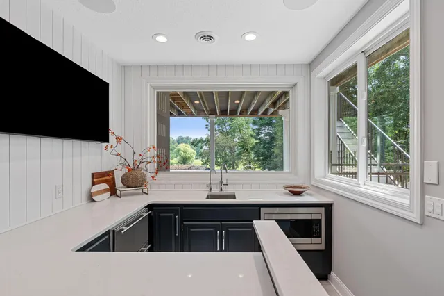 $2,750,000 | 9 Red Forest Way, North Oaks, MN 55127