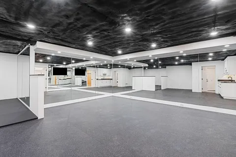 $2,750,000 | 9 Red Forest Way, North Oaks, MN 55127