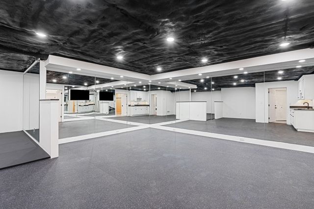 $2,750,000 | 9 Red Forest Way, North Oaks, MN 55127