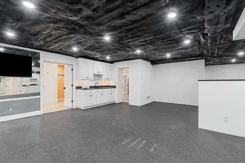 $2,750,000 | 9 Red Forest Way, North Oaks, MN 55127