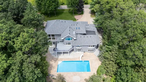 $2,750,000 | 9 Red Forest Way, North Oaks, MN 55127