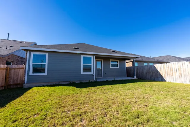 $1,950 | 319 Alamito Avenue, Kyle, TX 78640