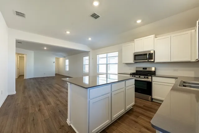 $1,950 | 319 Alamito Avenue, Kyle, TX 78640