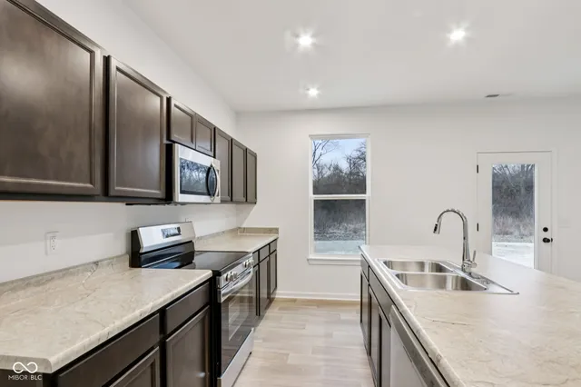 $286,999 | 2020 Black Oak Drive, Shelbyville, IN 46176