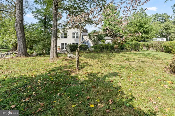 a view of a garden with a house