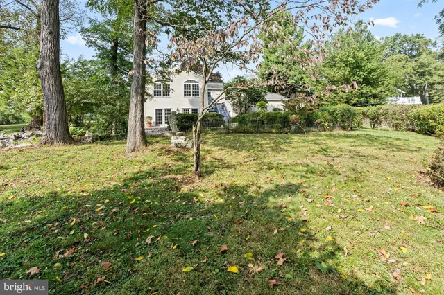 a view of a garden with a house