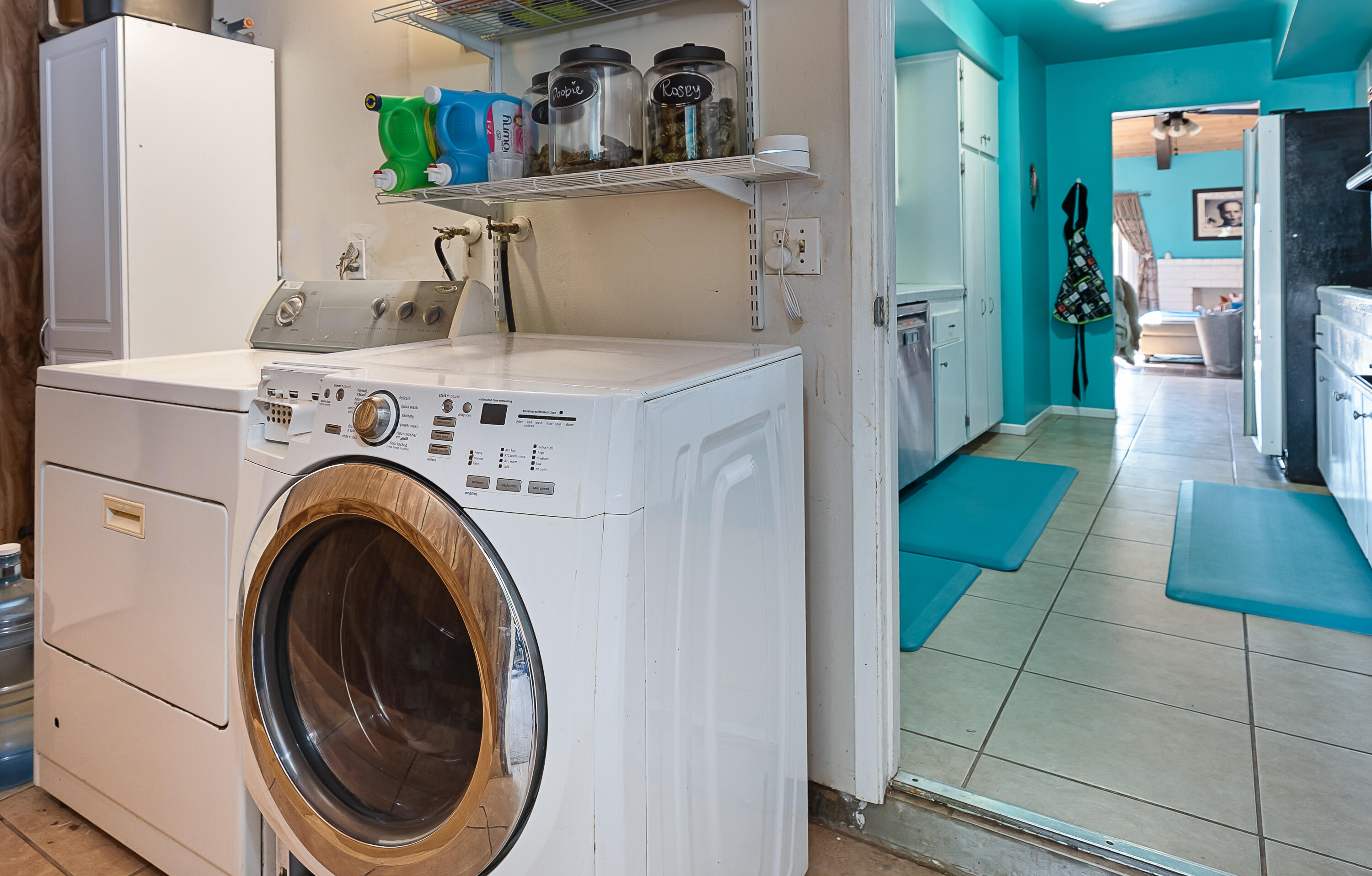 224 Hillview Drive Goleta, CA 93117 - Photo 18 of 20 a view of living room washer and dryer