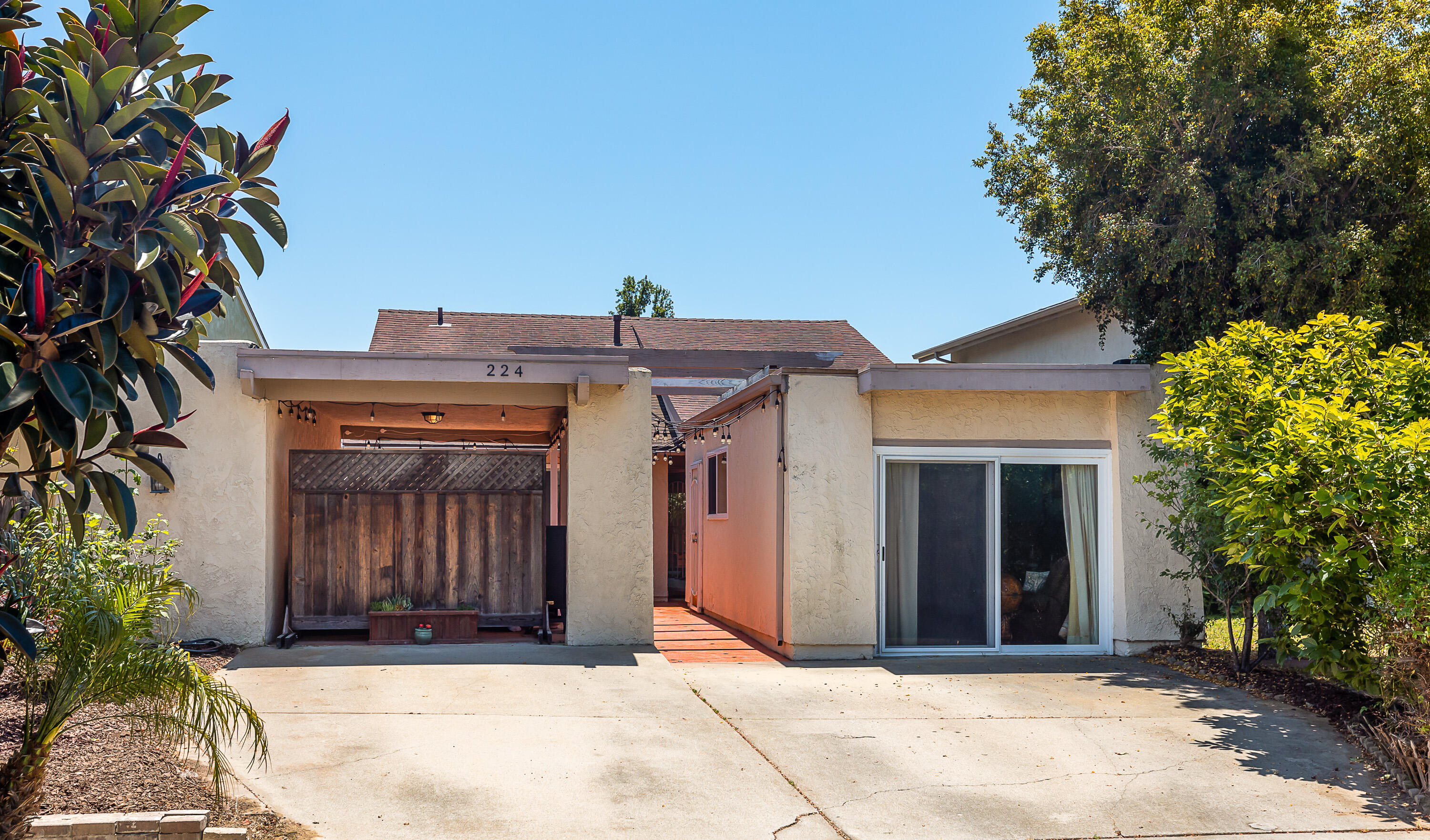 224 Hillview Drive Goleta, CA 93117 - Photo 4 of 20 a front view of a house with yard