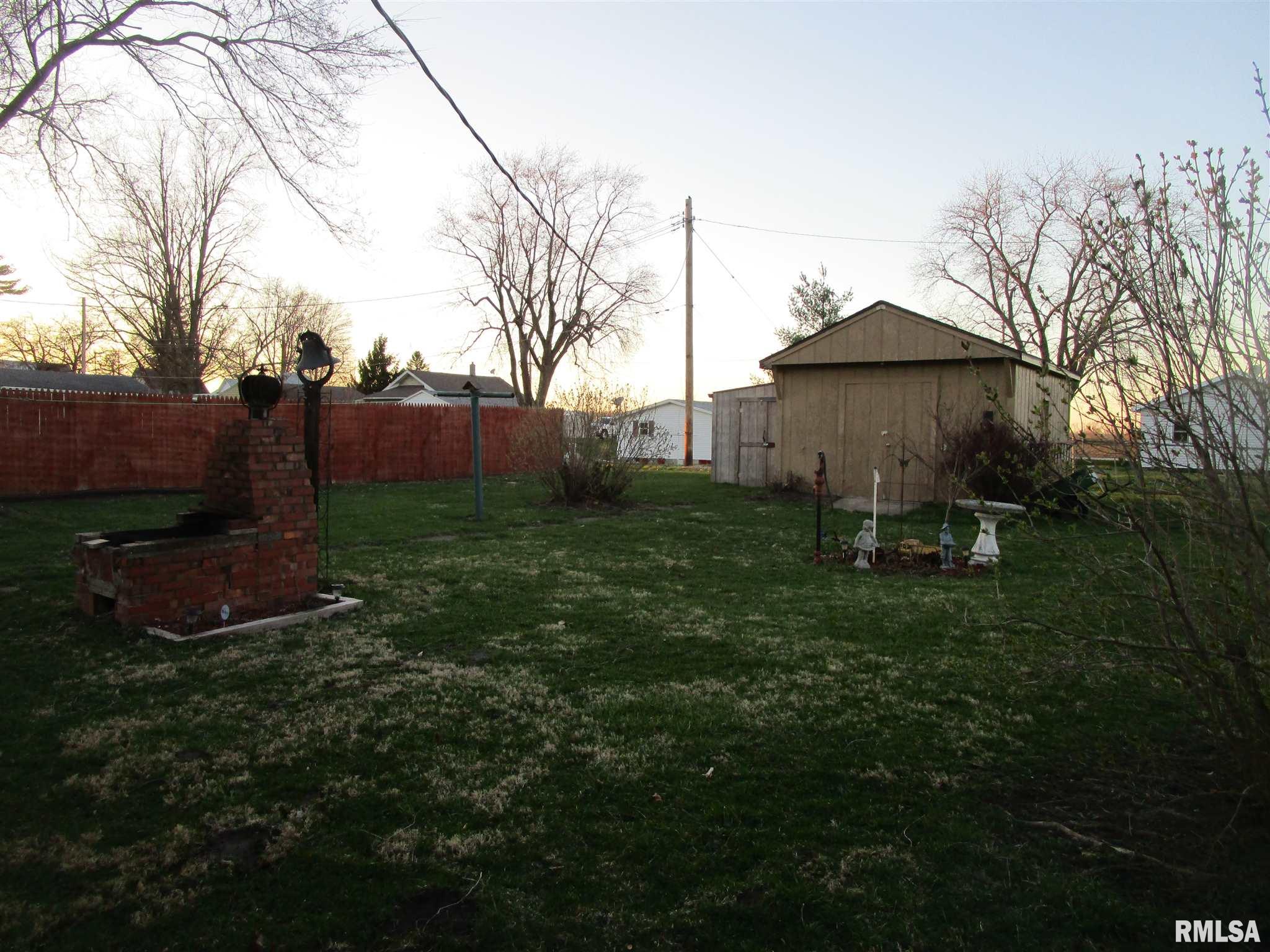 109 East 8th Street Canton, IL 61520 - Photo 9 of 50