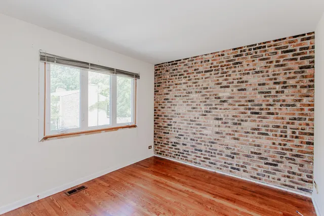 $299,000 | 590 Green Bay Road, Glencoe, IL 60022