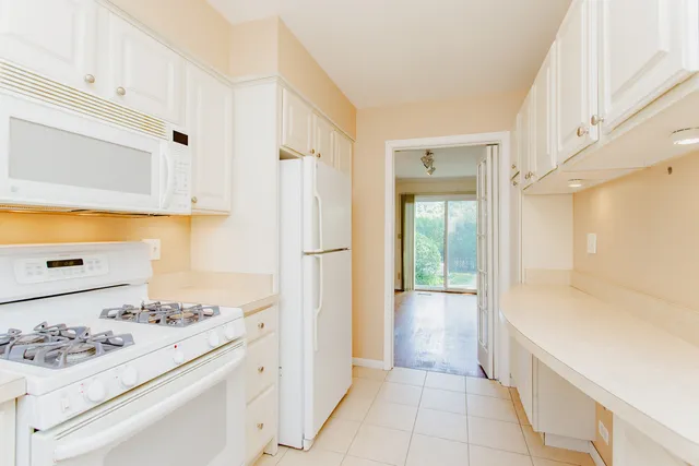 $299,000 | 590 Green Bay Road, Glencoe, IL 60022