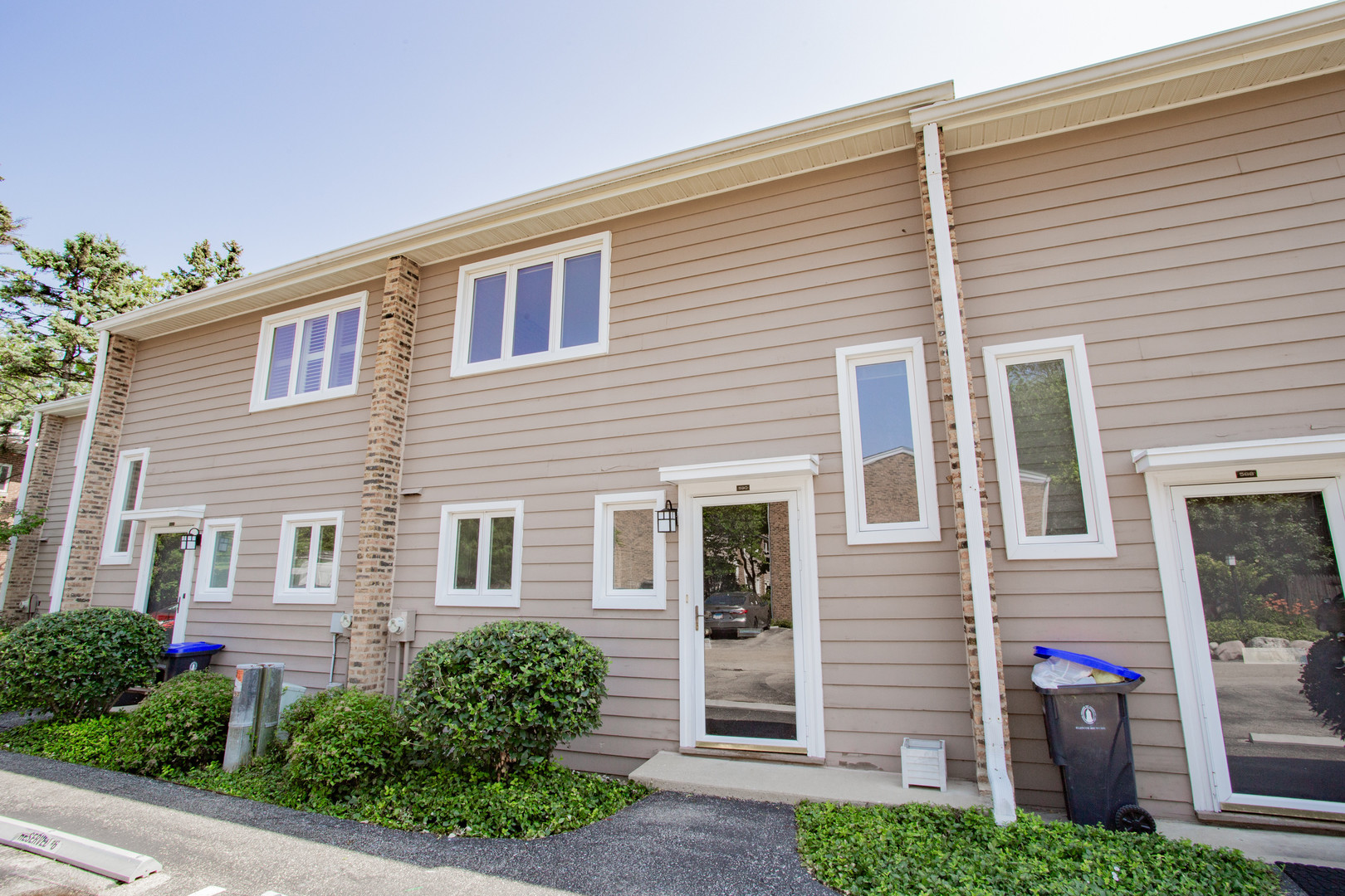 590 Green Bay Road Glencoe, IL 60022 - Photo 2 of 33 a front view of a house with a yard