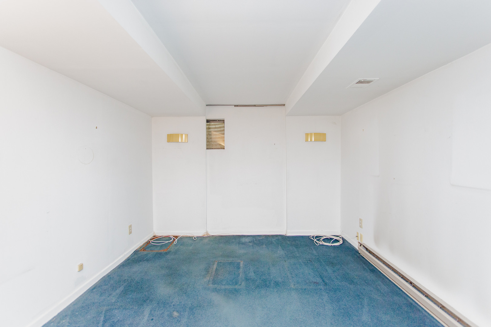 590 Green Bay Road Glencoe, IL 60022 - Photo 24 of 33 a view of a room with wooden floor