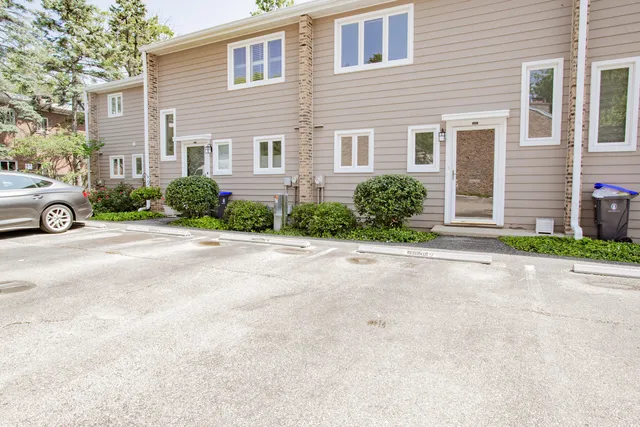 $299,000 | 590 Green Bay Road, Glencoe, IL 60022