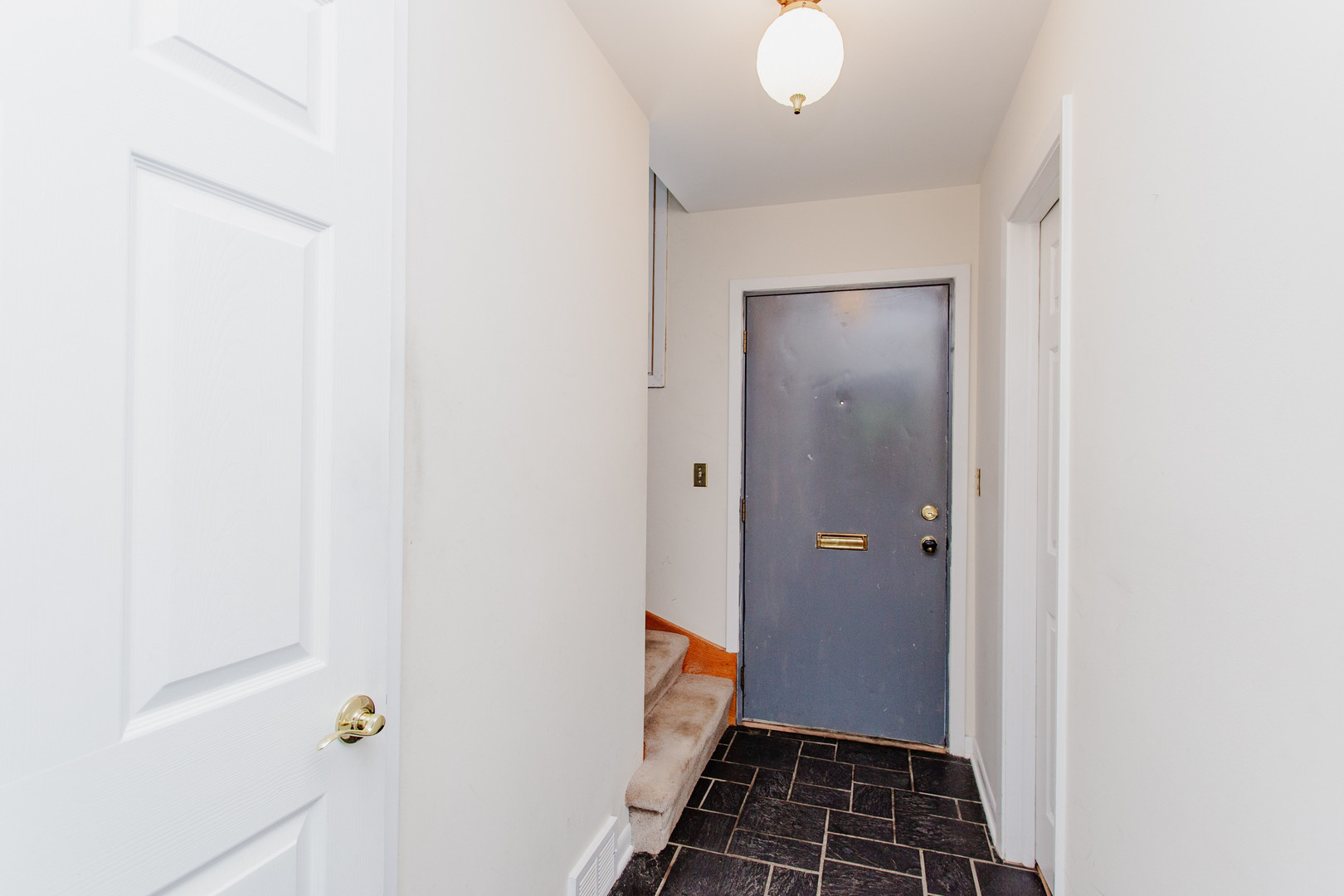 590 Green Bay Road Glencoe, IL 60022 - Photo 6 of 33 a view of bathroom