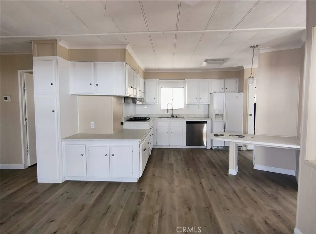 17640 Corkill Road, Unit 78 Desert Hot Springs, CA 92241 - Photo 3 of 58 Kitchen