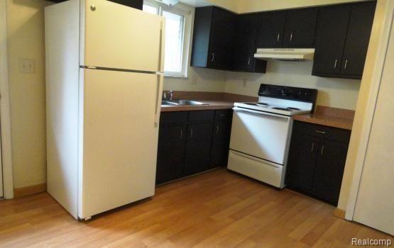 4099 Airport Road Waterford, MI 48329 - Photo 3 of 15
