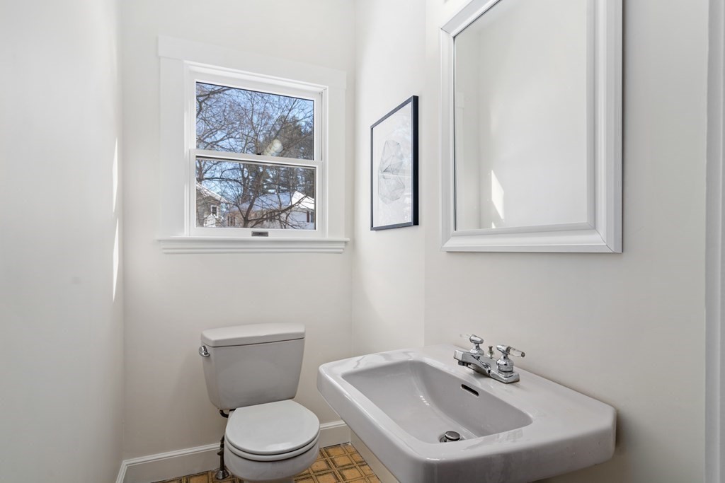 11 Charlotte Road Newton, MA 02459 - Photo 8 of 23