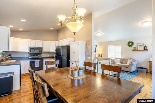 $338,500 | 1725 Highland Avenue, Sheridan, WY 82801