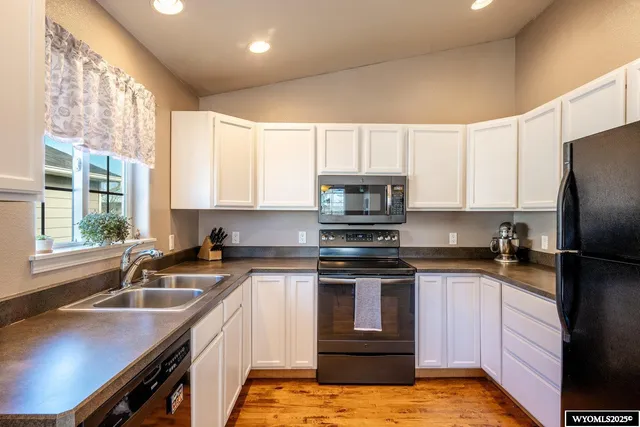 $338,500 | 1725 Highland Avenue, Sheridan, WY 82801