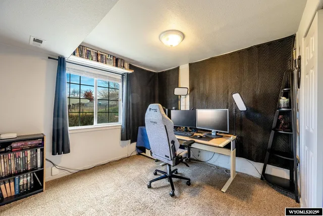 $338,500 | 1725 Highland Avenue, Sheridan, WY 82801