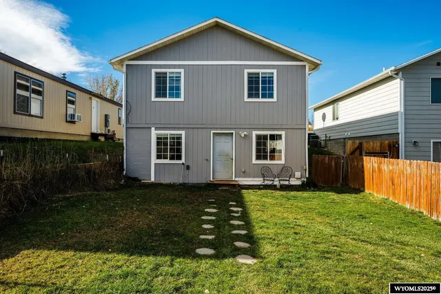 $338,500 | 1725 Highland Avenue, Sheridan, WY 82801