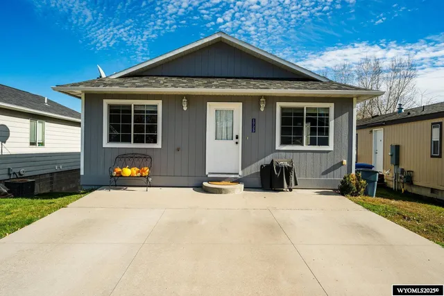 $338,500 | 1725 Highland Avenue, Sheridan, WY 82801