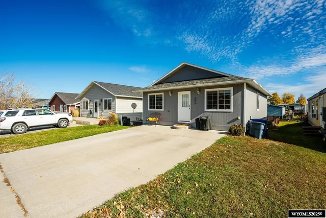 $338,500 | 1725 Highland Avenue, Sheridan, WY 82801