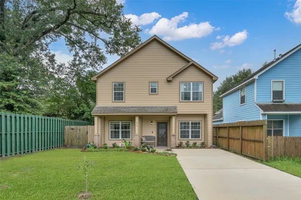 $2,150 | 592 Mosswood Drive, Conroe, TX 77302