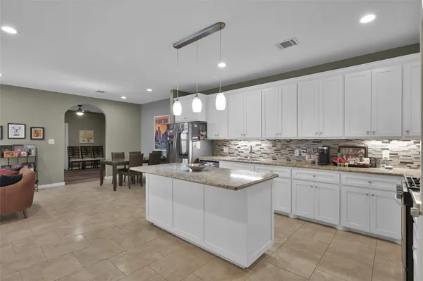 $2,150 | 592 Mosswood Drive, Conroe, TX 77302