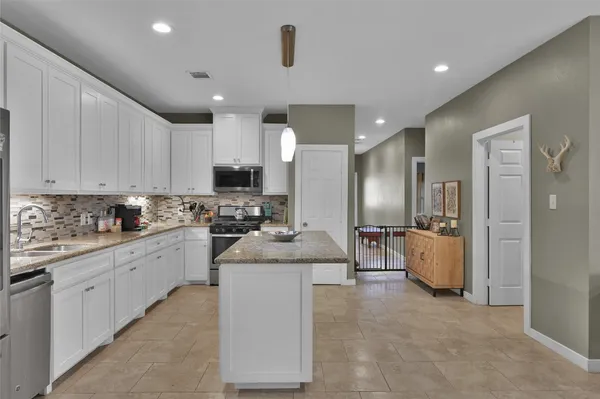 $2,150 | 592 Mosswood Drive, Conroe, TX 77302