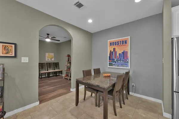 $2,150 | 592 Mosswood Drive, Conroe, TX 77302