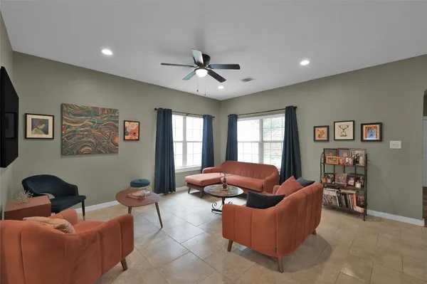 $2,150 | 592 Mosswood Drive, Conroe, TX 77302