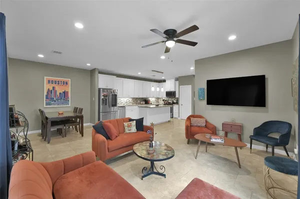 $2,150 | 592 Mosswood Drive, Conroe, TX 77302