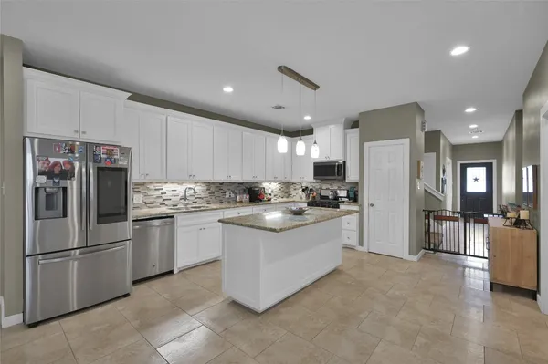 $2,150 | 592 Mosswood Drive, Conroe, TX 77302