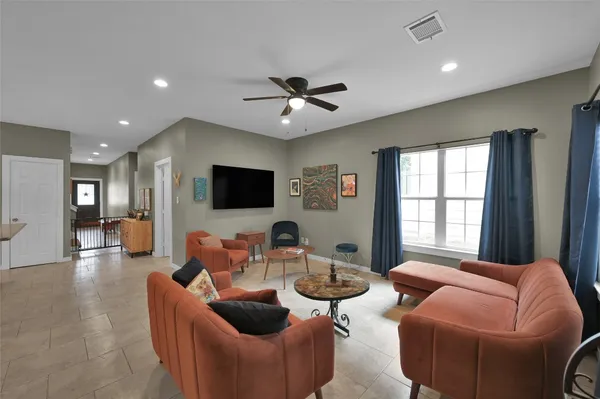 $2,150 | 592 Mosswood Drive, Conroe, TX 77302